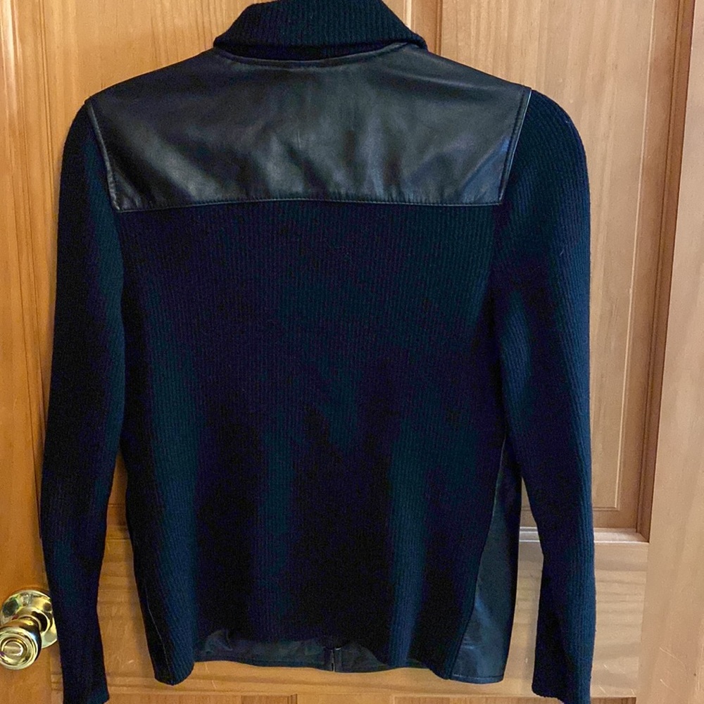 Jaclyn Smith Classic women’s small leather jacket - Picture 2 of 3